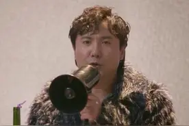 王多鱼在开发布会时，有谁注意到钱摆成什么形状，秀儿是你吗？图片
