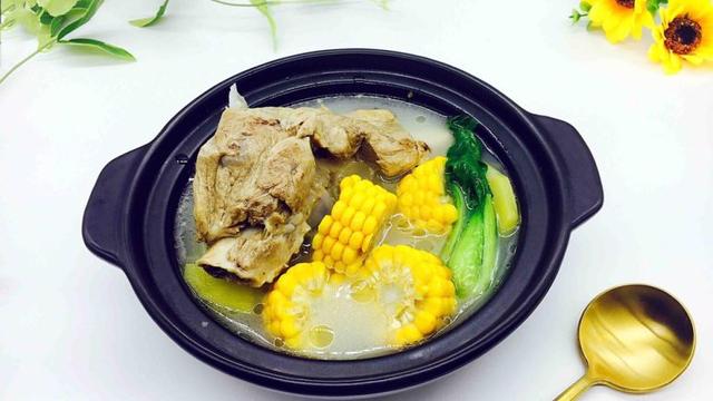 花胶猪骨红萝卜玉米士豆汤 2026年花胶红萝卜玉米淮山排骨汤