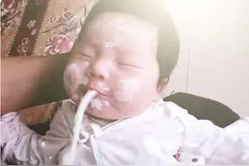 宝宝吐奶，“拍嗝”并不是最佳办法，试试这3个小窍门，很管用图片