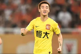 韦世豪踢疯了：惊艳发挥拯救卡纳瓦罗，他就是恒大武磊图片