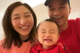 49岁古巨基发福鬓角现白发，曝儿子名叫古晋匡，却遭网友沙雕解读图片