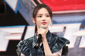 杨超越拔头发看得我胆战心惊！原来发量感人都是假象？图片