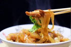 粉条和猪肉炖一锅怎么做更好吃？厨师长教你制作方法，先收藏了视频封面