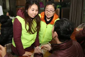 荷兰夫妇收养中国女童，19年后女童长大，养父母毫不犹豫叫她走了图片