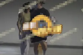 艾福杰尼恋情曝光！现身停车场行为亲密，随后开5万电动车遛狗图片