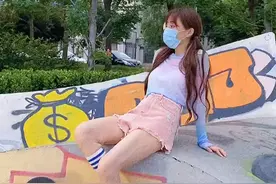 李小璐身材发福了？晒视频为高考加油，小肚子突出死亡眼影抢镜图片