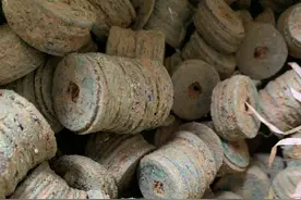 赌石一样的开筒子钱图片