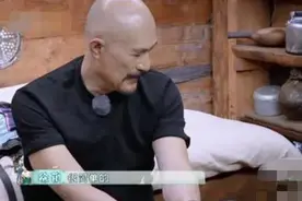 看到被儿子宠成"公主"的徐锦江，就明白他为什么这么爱撒娇了图片