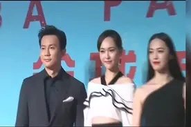 唐嫣罗晋梦幻婚礼现场图曝光宾客乘坐马车进场，胡歌压轴现身视频封面