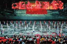 国庆黄金周，三亚演艺秀场受游客追捧，上座率持续走高...图片