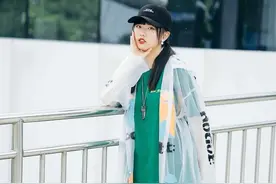 穿「劳保店雨衣」，我们乘风破浪图片