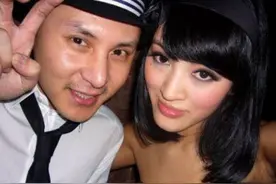 主持人朱桢罕见秀恩爱！被妻子偷拍笑容宠溺，二婚老婆至今未露脸图片