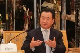 王健林砸400个亿，建“雷人”青花瓷万达，好一堆乱放的碗图片