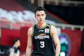 四消息！赵继伟留队，王非现身青岛，沈梓捷打野球，原帅告别女儿图片