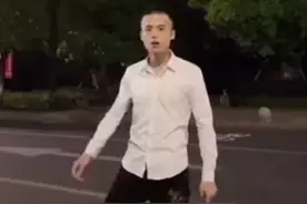 牌家晓亮宣布退出团队！小伊伊直言与电商砍价，都是在模仿自己图片