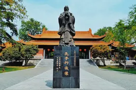 ​雕栏玉砌应犹在，只是朱颜改图片