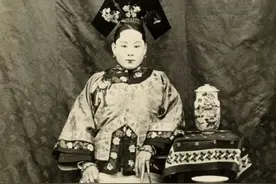 清朝贵妃佩戴的指甲套，不仅是为了好看，还有一种很难想象的作用图片