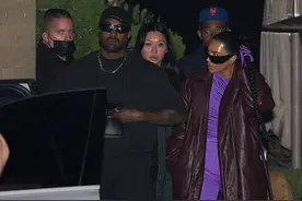 金·卡戴珊夜会侃爷，低眉顺眼气场全无，同乘豪车离开仍似夫妻图片