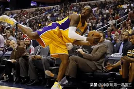 05年科比意外肘击球迷，3年后去世，科比一共赔偿了多少钱？图片