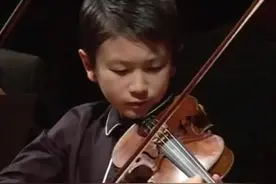 啊，别人家的小孩！11岁天才小提琴冠军演奏神曲《四季组曲：春》图片