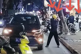 广东：女子送外卖至深夜，老公却和情人在车上幽会，“命太苦了”图片