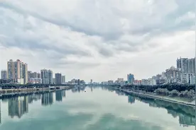 手机拍摄江边景色，“蹲点”总会拍到满意照片图片