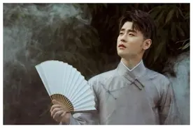 折扇一把，极尽中国古典之美，文雅之风图片