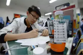 学霸683分被父亲“强迫”复读，高考“二战”出分后，家长沉默了图片