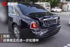 车牌88888、价值600多万的劳斯莱斯被消防车追尾！该咋赔？图片