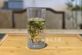 工作闲暇之余，想喝白茶怎么办？玻璃杯解决这个难题图片