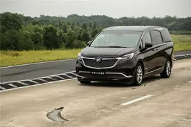 防爆胎成为过去式，别克GL8自修复轮胎测试图片