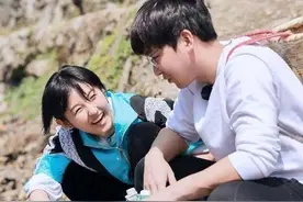 彭昱畅公开恋情，张子枫的评论炸了图片