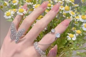 你一个男孩子的手长成这样，你让我们女孩子情何以堪？图片