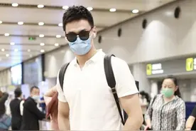 今天上午，孙杨和母亲现身北京机场！戴墨镜口罩，他还是那么帅图片