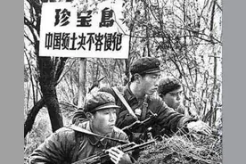 珍宝岛两位战斗英雄，一位成大军区副司令员，另一位授衔少将图片