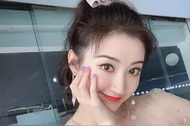 景甜粉色系自拍，可爱动作搭配粉色花朵网纱裙，甜美女孩图片