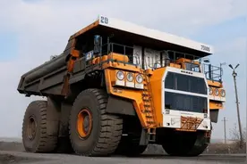 世界最大的卡车，一个轮胎价值3辆宝马，一天耗油3万图片