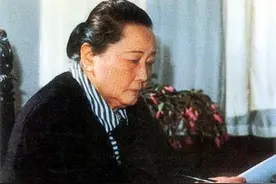宋庆龄逝世，邀宋美龄回国奔丧，她回复：骨肉虽亲，大道为重图片