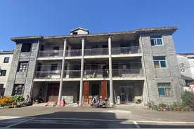 “亿万富姐”吴英丈夫周某涉嫌重婚罪，目前已被取保候审；吴英提起离婚诉讼，要求丈夫分担5.9亿共同债务图片