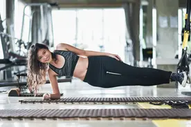 健身的女生多撸铁，会有什么好处？这5个好处会收入囊中图片