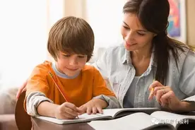 带孩子学数学太崩溃？蒙台梭利教育，让孩子不再哭着刷题图片