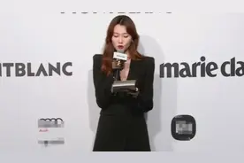 主持人因长得太高被临时换掉？影后接棒主持却被嘲上热搜图片