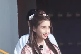 跑男路透Baby穿粉嫩古装似大家闺秀，胡可白衣飘飘仙气足图片