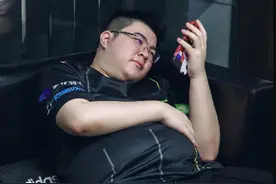 绝地求生：韦神4AM再次压轴吃鸡，小鹿却破防，深夜与喷子对线图片