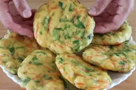 玉米面简单搅一搅，做一盘子玉米饼，简单快速，超级美味图片