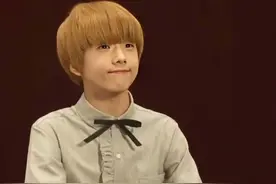 脸看起来很幼态，身材却很大只的爱豆，朴志晟、董思成、朴灿烈图片