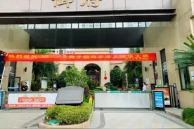 温州男孩上清华！小区拉横幅图片