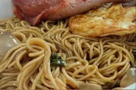 江苏小镇上的老面馆，不少人慕名而来，只为一睹老板娘的芳容图片