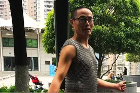 专访|56岁重庆“铁鞋王”：为了健康，他已穿280斤铁鞋锻炼了15年图片