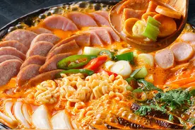 部队火锅：被戏称“垃圾大杂烩”，起源真的是用美军剩菜做的吗？图片